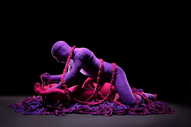 benetton-yatzer-lana-sutra-erik-ravelo-wool-sculpture